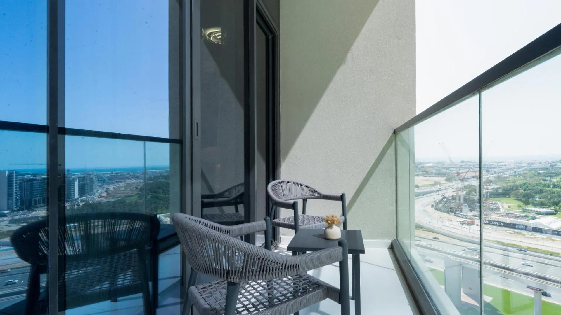 Keyrock Living - Elevated Luxury In Business Bay Apartment Dubai