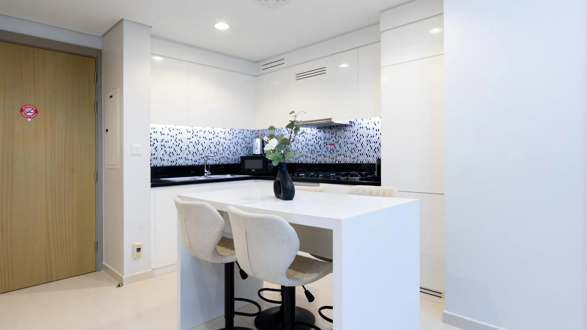 Keyrock Living - Elevated Luxury In Business Bay Apartment Dubai 0*,
