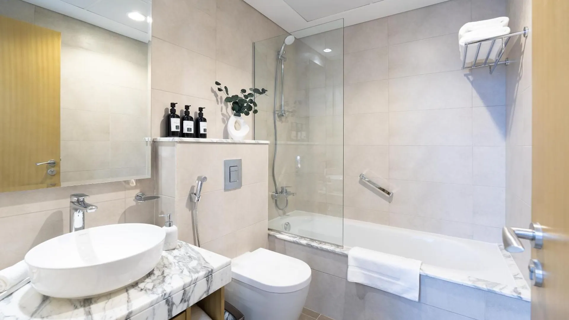 Keyrock Living - Elevated Luxury In Business Bay Apartment Dubai
