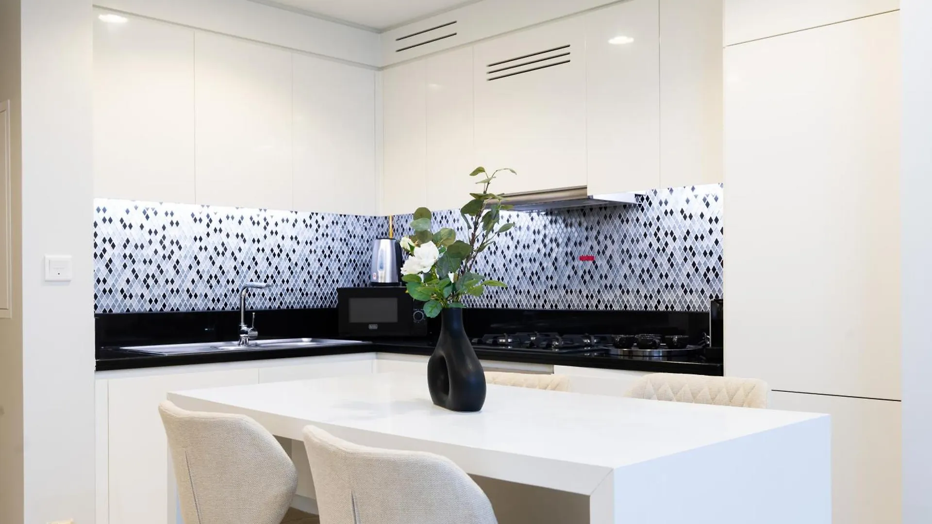 Keyrock Living - Elevated Luxury In Business Bay Apartment Dubai